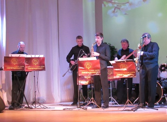 В Волгограде в День всех влюбленных сыграют джаз на балалайках